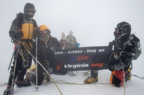 Víctor Fernández i Marc Costa culminen el Mont Elbrus, el més alt d'Europa amb 5.642 metres d'alçada