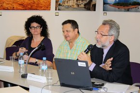 La sala Àmbits s'omple de públic per participar en una conferència sobre la malaltia del trastorn bipolar