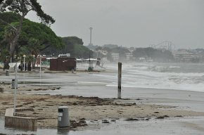 El temporal de llevant inunda gran part del litoral cambrilenc