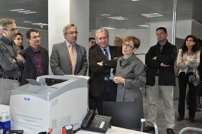 La consellera de Treball, Mar Serna, visita la nova oficina del Servei Català d'Ocupació de Cambrils