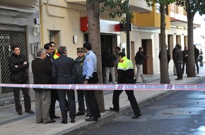 Mor en un atracament una empleada de la sucursal del Banc de Santander a Cambrils