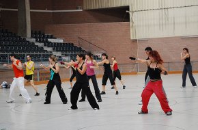 El Palau Municipal d'Esports aplega una convenció internacional de fitness i aeròbic amb una cinquantena de participants