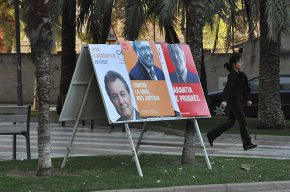 S'engega la campanya electoral del Parlament de Catalunya amb la penjada de cartells