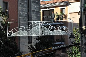 La il·luminació nadalenca als carrers de Cambrils, a punt