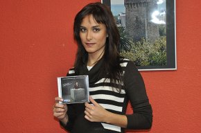 La cantant Susanna Bey, veïna de Cambrils, participa en el disc de La Marató de TV3