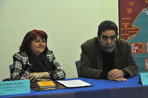 La poetessa Fanny Rubio repassa la seva trajectòria a la darrera Aula de Poesia de Cambrils