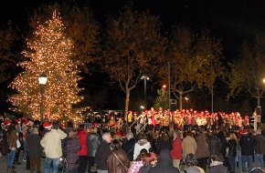 El Nadal a Cambrils s'il·lumina oficialment amb l'encesa de llums