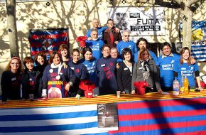 La Penya Barça i la Penya Blanc i Blava, unides per La Marató de TV3, recapten 800 euros en un vermut popular