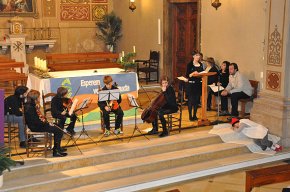El grup de teatre Xerinola enceta les festes amb la lectura del Poema de Nadal de Josep M. de Sagarra a l'ermita