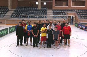 Els palistes del Club Tennis Taula Cambrils realitzen un stage de preparació
