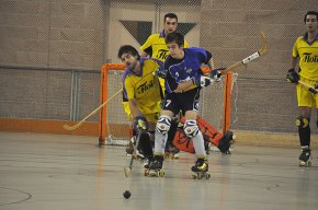 Treballada victòria del Cambrils Club Hoquei a la pista del CE Noia Freixenet per 3 a 4