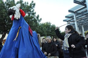 La canalla del Pinaret, protagonistes del primer tió popular del barri