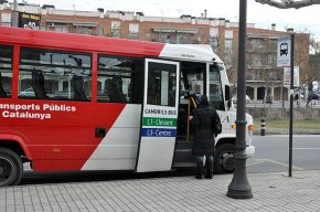 S'incrementa el nombre d'usuaris del transport públic urbà arran de la campanya "Cambrils es mou: Estudies? Puja al bus"