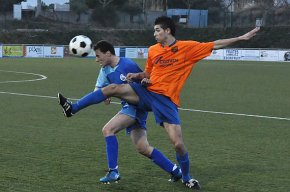 El FC Cambrils i el Cambrils Unió punxen en la represa de la competició de lliga