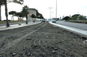 S'elimina l'aparcament de davant de la Torre de l'Esquirol per crear una zona verda