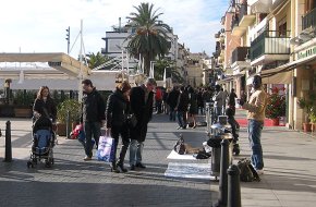 L'alcalde de Cambrils reclama canvis en la justícia per poder afrontar amb garanties el problema de la venda ambulant il·legal