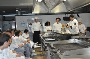 Dos alumnes de l'Escola d'Hoteleria i Turisme podran fer les seves pràctiques en un restaurant d'Astúries