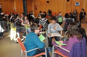 Els xiquets i xiquetes de 5è i 6è de primària fan propostes sobre la cultura i les festes cambrilenques