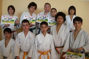 Els equips cambrilencs de judo segueixen al capdavant de la lliga provincial en la categoria aleví
