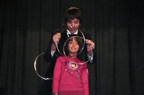 L'espectacle "Déjà vu" del Mag Edgar omple de màgia la darrera proposta del cicle "Diumenges al teatre"