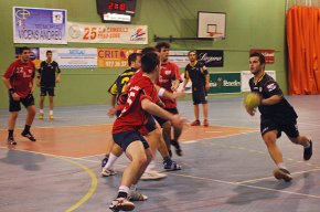 L'equip sènior del Club Handbol Cambrils es juga la temporada en els dos partits que disputarà aquest cap de setmana