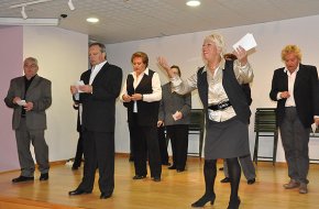 El grup de teatre Bon Rotllo del Casal Municipal presenta l'espectacle "Poesia-mix" per celebrar el Dia Mundial de la Poesia