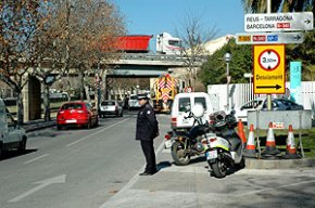 El pont de l'avinguda d'Adelaida encara està per arreglar, un mes després de l'accident