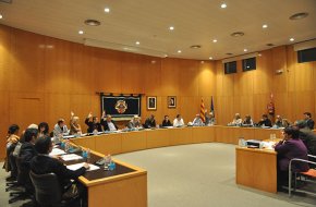 Les cinc mocions presentades al ple ordinari encenen un crispat debat entre els diferents grups polítics