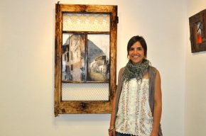 Laia Sauret presenta l'exposició "Rera finestra", una visió de la vila de Cambrils a través de finestres antigues