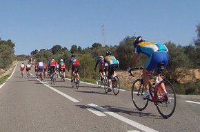 Una quarantena de ciclistes participen en una sortida a Lleida organitzada per la Penya Cicloturista Cambrils