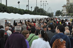 Multitudinària celebració de la festivitat de Sant Jordi al port de Cambrils