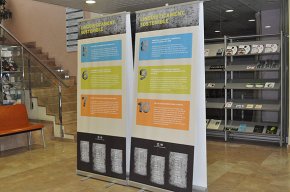 L'exposició "Sigues lingüísticament sostenible" presenta un decàleg de consells per preservar la llengua catalana