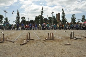 Les noves pistes del parc del Pinaret acullen la X Tirada Intercomarcal de Bitlles de Cambrils