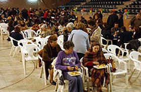 Petjades de solidaritat al Sopar de la Fam