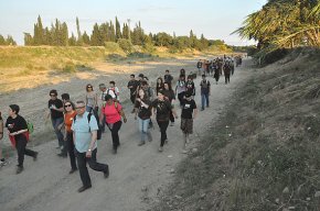 Prop de 150 persones participen a l'excursió nocturna Cambrils - Vinyols, de l'Agrupament Escolta Gent de Mar