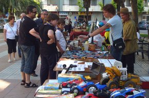 L'associació de veïns de La Parellada organitza un mercat de segona mà