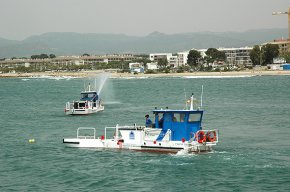 Turisme de Cambrils vol impulsar un consorci amb Salou i Vila-seca per a la contractació de vaixells pelicans per netejar les platges