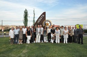 El símbol del Rotary Club Cambrils ja llueix a la rotonda de l'N-340