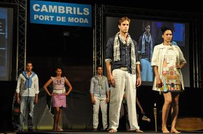 La desfilada Cambrils Port de Moda 2011 presenta les tendències més actuals per aquesta temporada