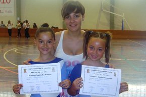 Les cambrilenques Sílvia Lahera i Núria Besiròvic obtenen el diploma de nivell C de patinatge artístic