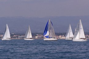 L'embarcació Cometa A Dos guanya el IX Trofeu Vent de Dalt del Club Nàutic Cambrils