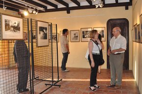 L'exposició fotogràfica "Miralls del cel" arriba al Molí de les Tres Eres, una mostra que capta la societat de finals del segle XIX i principis del XX