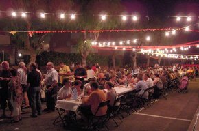 Els veïns del Molí de la Torre celebren les seves festes de barri amb activitats esportives, lúdiques i un multitudinari sopar al carrer