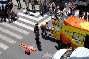 Un home és atropellat per una furgoneta quan creuava la rambla de Jaume I 
