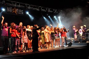 Èxit rotund de participació i públic a la desena edició de la Nit dArtistes de Cambrils