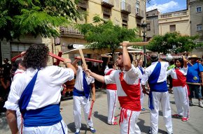 El Ball de Bastons de Cambrils actua a Cubelles, a l'Espluga de Francolí i a l'Hospitalet de l'Infant