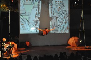 El parc del Pinaret acull Solafasirc, un espectacle que combina el circ, la música i l'audiovisual