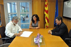 L'Ajuntament de Cambrils firma una pròrroga de la cessió d'ús de les escultures de la família Escudero