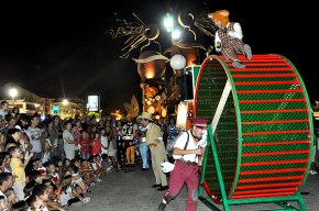 Traüt Companyia d'Espectacles clou la programació Festa a la mar amb el seu espectacle de carrer Il Criceto