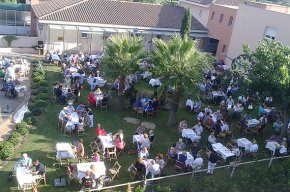 La residència Cambrils Suite celebra la seva festa destiu amb més de 400 persones